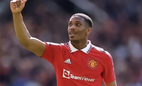 他凭借自己 他凭借自己